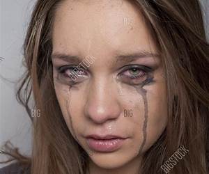 A Red Woman was Crying