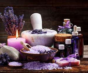 Aromatherapy: A concise guide to using essential oils for health, harmony and happiness, shown in 200 photographs Aromatherapy: A concise guide to using essential oils for health, harmony and happiness, shown in 200 photographs