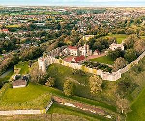 Carisbrooke Castle (English Heritage Guidebooks)