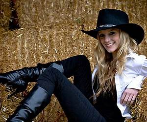 Cowgirl in High Heels (Harlequin SuperromanceThe Montana Way) Cowgirl in High Heels (Harlequin SuperromanceThe Montana Way)