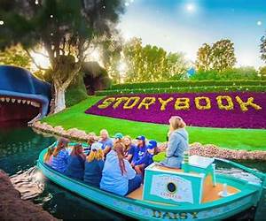 Disneyland Story: The Unofficial Guide to the Evolution of Walt Disney