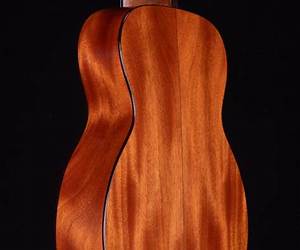 Mahogany Sin (Valerie Chambers, #1)