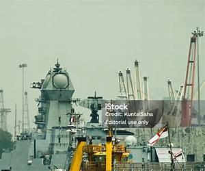 Menghadap Ke Pelabuhan