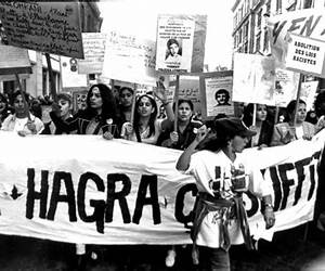 Rengainez, on arrive! Chroniques des luttes contre les crimes racistes ou sécuritaires, contre la hagra policière et judiciaire (des années 1970 à aujourd’hui) Rengainez, on arrive! Chroniques des luttes contre les crimes racistes ou sécuritaires, contre la hagra policière et judiciaire (des années 1970 à aujourd’hui)