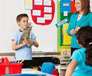 Show and Tell: How Everybody Can Make Extraordinary Presentations Show and Tell: How Everybody Can Make Extraordinary Presentations