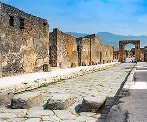 Whispers from Pompeii: A Novel